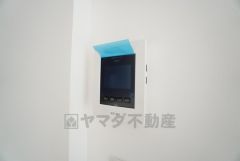 防犯はもちろん、セールスマン対策にもなるモニター付きインターホンです。 来訪者の顔が見えるので安心ですね＾＾