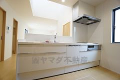 対面式キッチンなのでリビングにいるご家族とコミュニケーションを取りながら洗い物や、お料理が楽しめそうですね＾＾