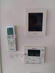 防犯はもちろん、セールスマン対策にもなるモニター付きインターホンです。お子さん1人での留守番時にも活躍しそうです。 