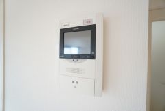 防犯性、セキュリティ対策に安心できるテレビモニター付きインターフォンです。