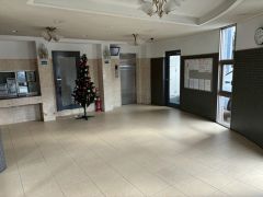 清掃の行き届いたきれいなエントランス。 明るく清潔感のあるエントランスが、住まう方や来客を心地よく迎える快適な空間となっています。 