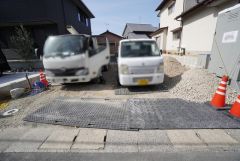 駐車スペースはゆとりある2台分を確保。マイカー用に、お客さま用に、余裕を持ってご利用いただけます。