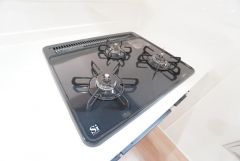 複数の調理を一度に行うことができる3口コンロ。効率よくお料理が出来ます。毎日のお料理も楽しくなりますね＾＾