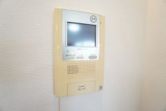 防犯性、セキュリティ対策に安心できるテレビモニター付きインターフォンです。セールスマン対策にもなり安心できます。