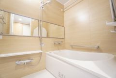 1日の疲れを癒すくつろぎのバスルーム。 雨の日のお洗濯にも嬉しい浴室乾燥付き。換気機能付きなのでお風呂のカビ予防にもなります＾＾ 