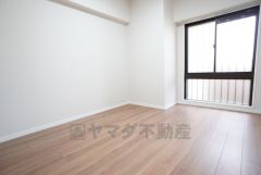 大きめ窓で採光を確保した爽やかな風を感じて起きる朝は、快適生活の始まりに。