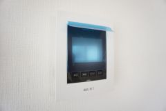 防犯性、セキュリティ対策に安心できるテレビモニター付きインターフォンです。セールスマン対策にもなり安心できます。