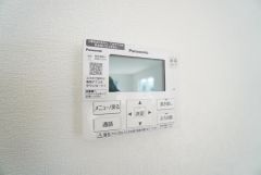 おいだき機能つきなのでお風呂に入る時間が異なるご家庭には嬉しいですね。ボタン一つで快適で便利な生活が＾＾