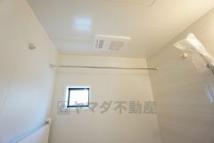 雨の日の洗濯も安心できる浴室暖房乾燥機付き浴室。