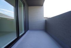 陽当たりの良いバルコニーです。お洗濯やお布団干しはもちろん、日光浴スペースにも＾＾足元は防水工事施工済です。