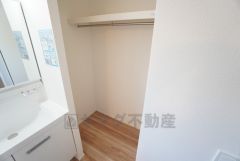 洗面台横にハンガーパイプ収納付き＾＾