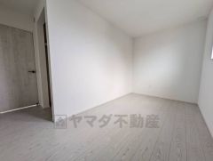 6.3帖。住む人のこだわりを活かす洋室＾＾ウォークインクローゼットもあり荷物もすっきり片付けられ、ゆとりのある暮らしが出来ます＾＾ 