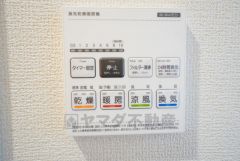 浴室暖房乾燥機には、暖房、乾燥、涼風、換気の4つの機能が付いています。タイマー付きです。換気・雨の日の洗濯も安心です＾＾