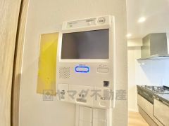 防犯性もばっちり、TVモニター付きインターホン完備。来訪者の顔が見えるので、安心＾＾