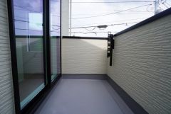 広々としたバルコニー。 天気のいい日にはお布団もまとめて干せそうですね＾＾