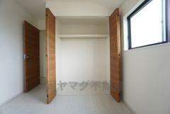 2面採光を確保した明るい室内は、風通しも良く、大変居心地の良い空間となっております。