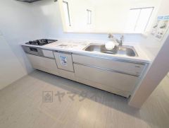 対面式キッチンなのでリビングにいるご家族とコミュニケーションを取りながら洗い物や、お料理が楽しめそうですね＾＾ 