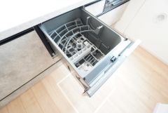炊事時間を大幅に短縮できる食器洗浄乾燥機付き＾＾食器を洗う手間が減るので家族とのコミュニケーションの時間や自分の時間が増えますね。