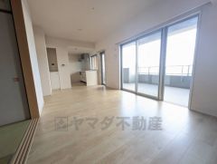窓から光が差し込む明るいダイニング＾＾