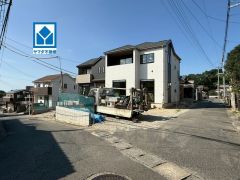 西鉄「二日市」駅(自転車6分/1.3ｋｍ)。西鉄バス「星ヶ丘入口」歩3分。博多駅行き＾＾カースペースは3台分を確保＾＾