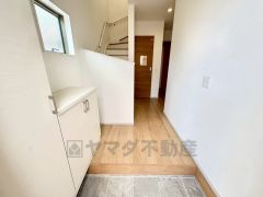 たっぷり収納できるシューズボックスです。家族全員の靴がきれいに整頓できます。