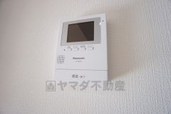 防犯性、セキュリティ対策に安心できるテレビモニター付きインターフォンです。セールスマン対策にもなり安心できます。