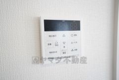 おいだき機能つきなのでお風呂に入る時間が異なるご家庭には嬉しいですね。ボタン一つで快適で便利な生活が＾＾