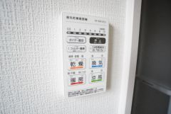 浴室暖房乾燥機には、暖房、乾燥、涼風、換気の4つの機能が付いています。タイマー付きです。換気・雨の日の洗濯も安心です＾＾