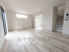 リビング階段は顔を合わせる時間が増えるので、ご家族とのコミュニケーションがとりやすく距離がグッと縮まりそうですね＾＾