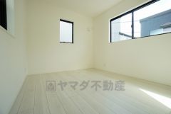 3面採光を確保した明るい室内は、風通しも良く、大変居心地の良い空間となっております。日当たりがよく、子供部屋としての利用もおすすめ。