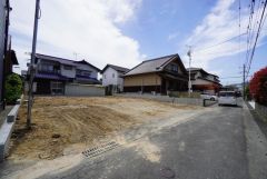 前面道路は北側約4ｍの公道に面しています。 