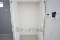 リビングには収納が設けられています。物が沢山集まりがちなリビングに収納スペースがあると便利ですね＾＾