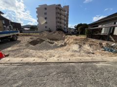駐車スペースはゆとりある2台分を確保。マイカー用に、お客さま用に、余裕を持ってご利用いただけます＾＾