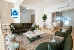 家族が集まる開放的なリビング。思い思いの時間を過ごしたり食事をしたり、素敵な団らんの場になりますね。家具はCGによるイメージ画像