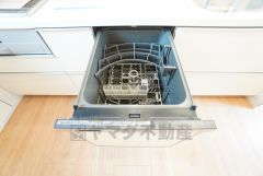 炊事時間を大幅に短縮できる食器洗浄乾燥機付き＾＾食器を洗う手間が減るので家族とのコミュニケーションの時間や自分の時間が増えますね。 