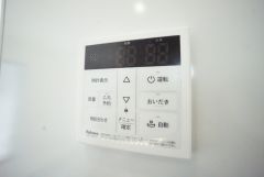おいだき機能つきなのでお風呂に入る時間が異なるご家庭には嬉しいですね。ボタン一つで快適で便利な生活が＾＾
