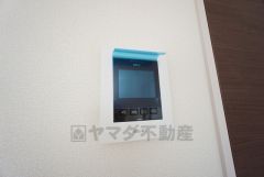 防犯はもちろん、セールスマン対策にもなるモニター付きインターホンです。お子さん1人での留守番時にも活躍しそうです。