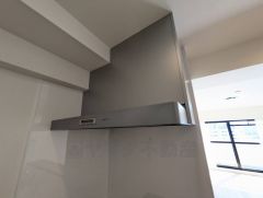 調理時の蒸気や匂いが換気扇に誘導され、効率的に排煙ができます＾＾