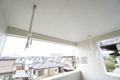 バルコニーには、物干し竿かけが付いています＾＾