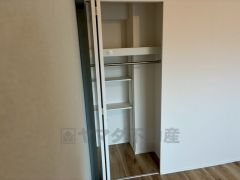 全居室クローゼット付きなので、すっきりと整理整頓でき気持ちよく過ごせますね＾＾ 毎日のコーディネートが楽しくなりそうです＾＾