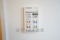 浴室暖房乾燥機には、暖房、乾燥、涼風、換気の4つの機能が付いています。タイマー付きです。換気・雨の日の洗濯も安心です＾＾ 