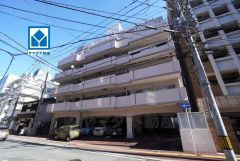 福岡市営地下鉄空港線「赤坂」駅まで徒歩約5分。スーパー、コンビニ、ドラッグストアまで徒歩約4分圏内。周辺環境充実しています＾＾