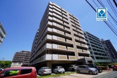 R8年3月リフォーム完了済＾＾角部屋。ららぽーと福岡(車4分/2.1ｋｍ)西鉄バス「半道橋」歩5分。博多駅行き＾＾平成27年大規模修繕工事実施済。