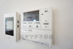 ボタン1つでらくらく操作できる給湯器リモコン。