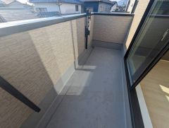 陽当たりの良いバルコニーです。お洗濯やお布団干しはもちろん、日光浴スペースにも＾＾足元は防水工事施工済です。