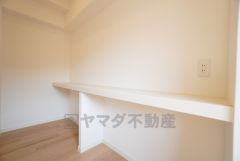 リビングにはスタディーカウンターが設けられています。お子さまの勉強スペースや作業の場、家事の合間の一息休憩にも＾＾ 