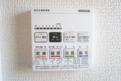 浴室暖房乾燥機には、暖房、乾燥、涼風、換気の4つの機能が付いています。タイマー付きです。換気・雨の日の洗濯も安心です＾＾