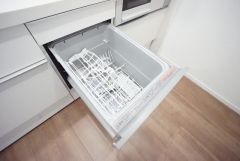 炊事時間を大幅に短縮できる食器洗浄乾燥機付き＾＾食器を洗う手間が減るので家族とのコミュニケーションの時間や自分の時間が増えますね。