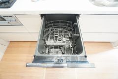 炊事時間を大幅に短縮できる食器洗浄乾燥機付き＾＾食器を洗う手間が減るので家族とのコミュニケーションの時間や自分の時間が増えますね。
