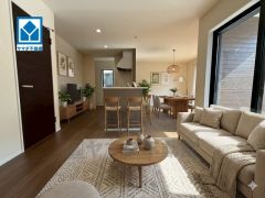 家族が集まる開放的なリビング。思い思いの時間を過ごしたり食事をしたり、素敵な団らんの場になりますね。家具はCGによるイメージです